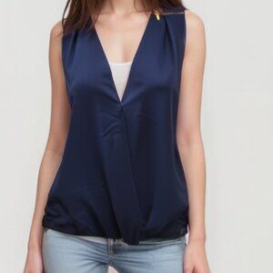 Michael Kors Women's Sleeveless V-Neck Blouse with Gold Zipper Details Navy Sz S